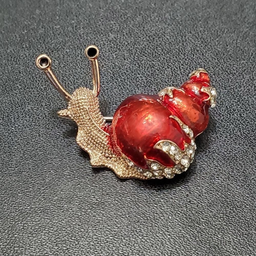 Gold tone rhinestone snail brooch red